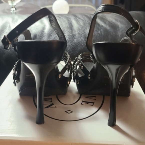 NIB Steve Madden Y2K Embellished Black Leather Sandals 6 - Picture 3 of 4